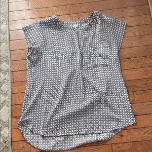 Liz Claiborne Black and White Geometric Blouse